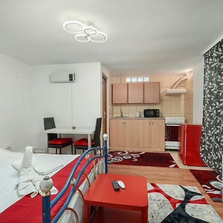 Stone Gate Apartment #3 Bucarest Extérieur photo