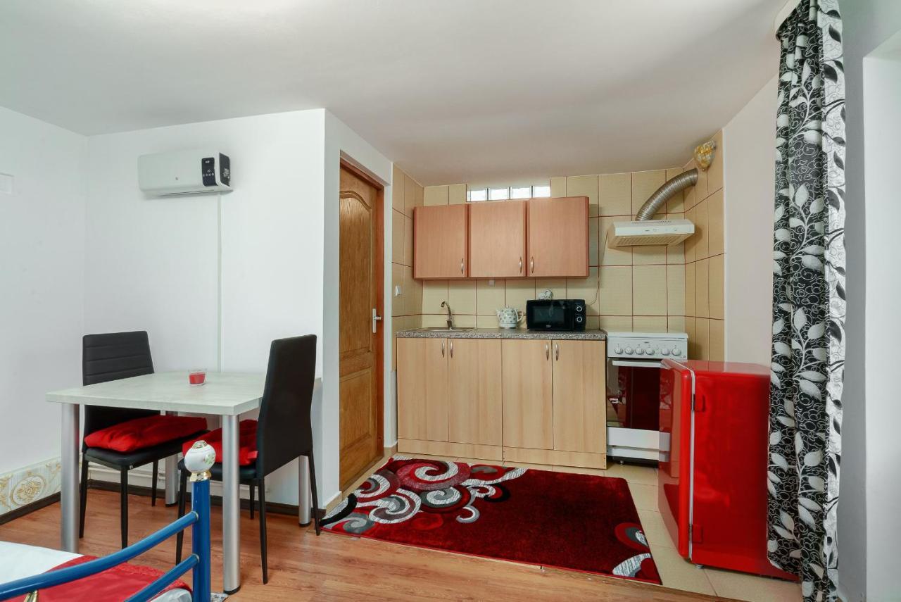 Stone Gate Apartment #3 Bucarest Extérieur photo
