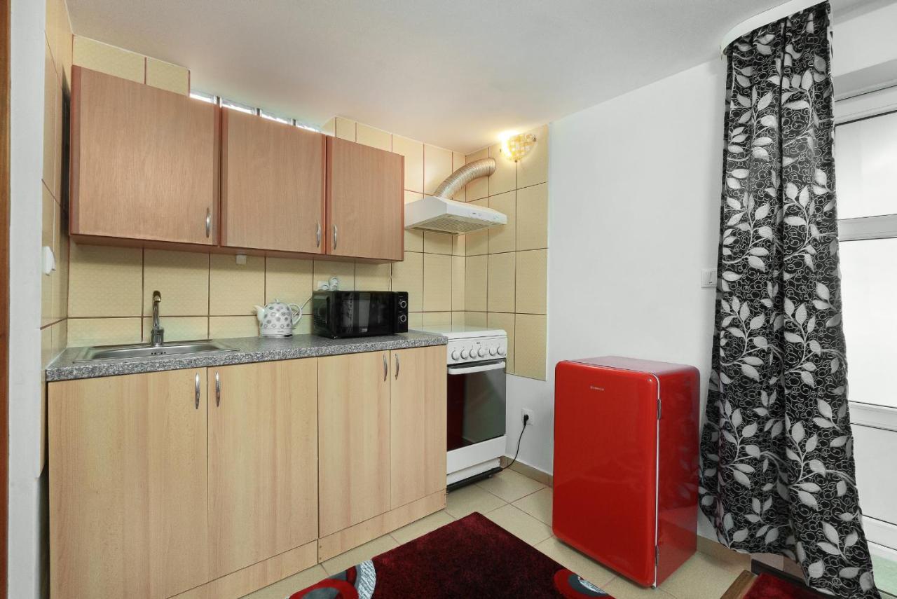 Stone Gate Apartment #3 Bucarest Extérieur photo
