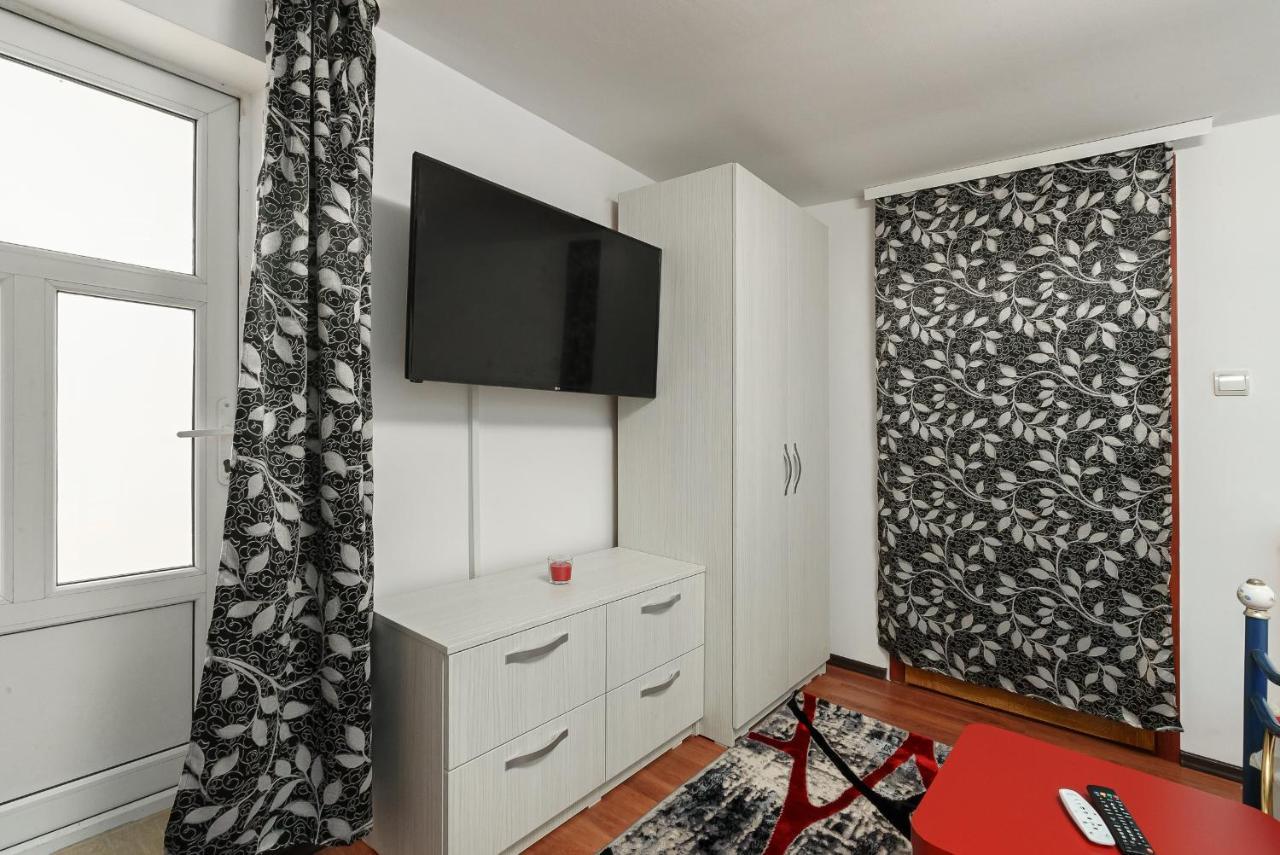 Stone Gate Apartment #3 Bucarest Extérieur photo